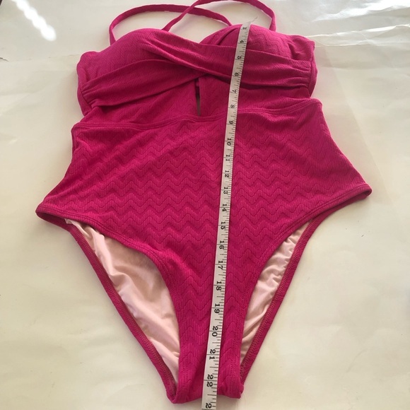 Cupshe Textured Wrapped Crossback Cut Out Molded Cups One Piece Swimsuit Size M - Picture 11 of 14